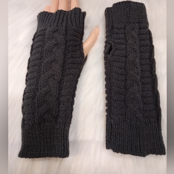 Fingerless Braided Knitted Gloves In Dark Gray - Picture 3 of 8